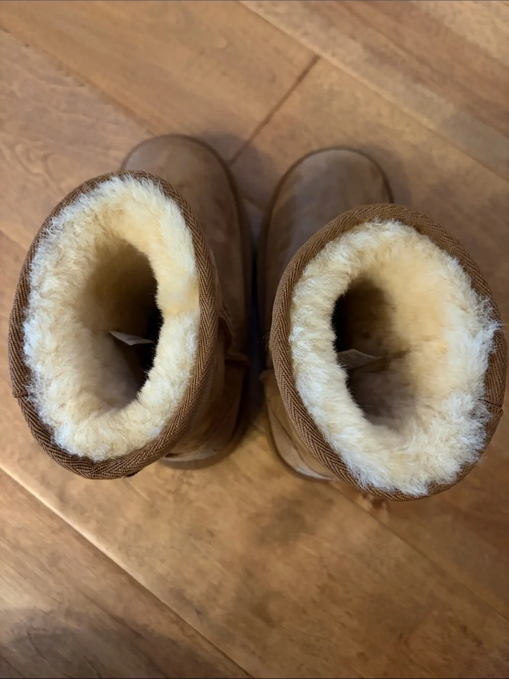 UGG Kids Classic Short Boots in Chestnut NEW without tags